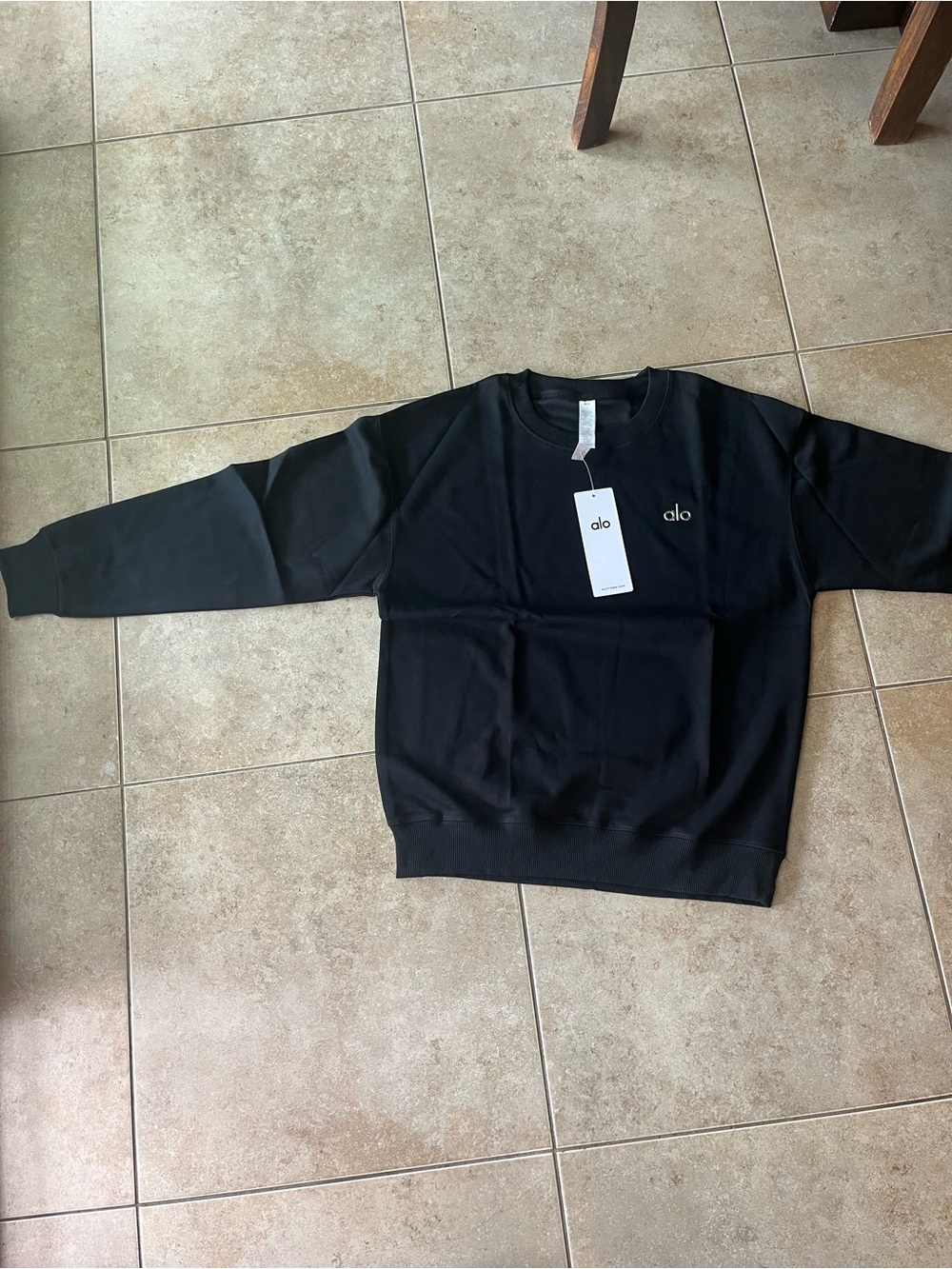 ALO Yoga Black Sweatshirt & Jogger Set - Picture 2 of 4